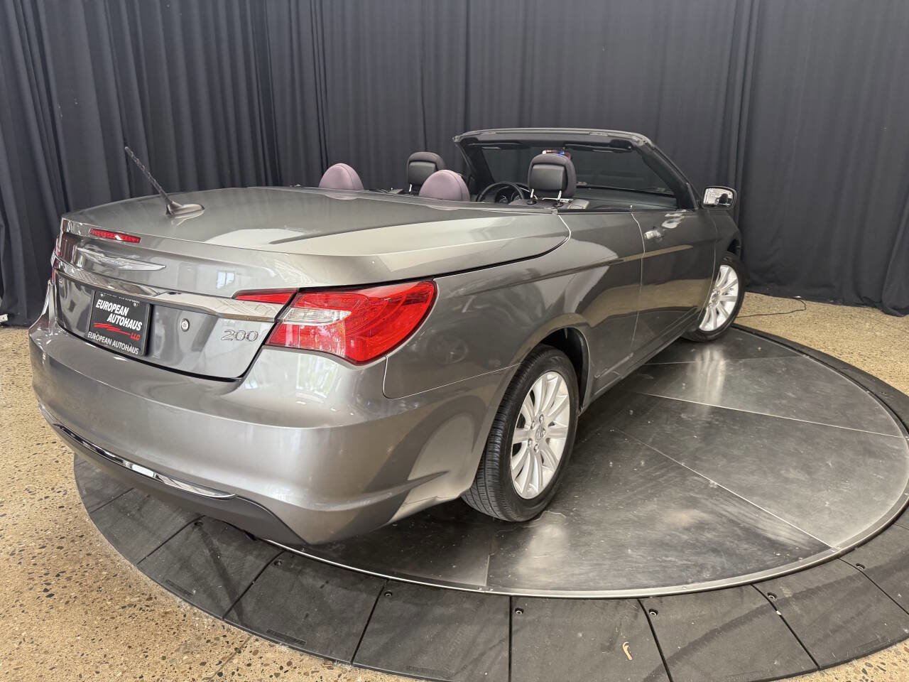 Used 2013 Chrysler 200 Touring image 8