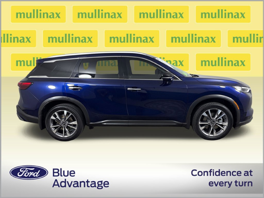 Used 2022 INFINITI QX60 Luxe w/ Vision Package FWD image 2