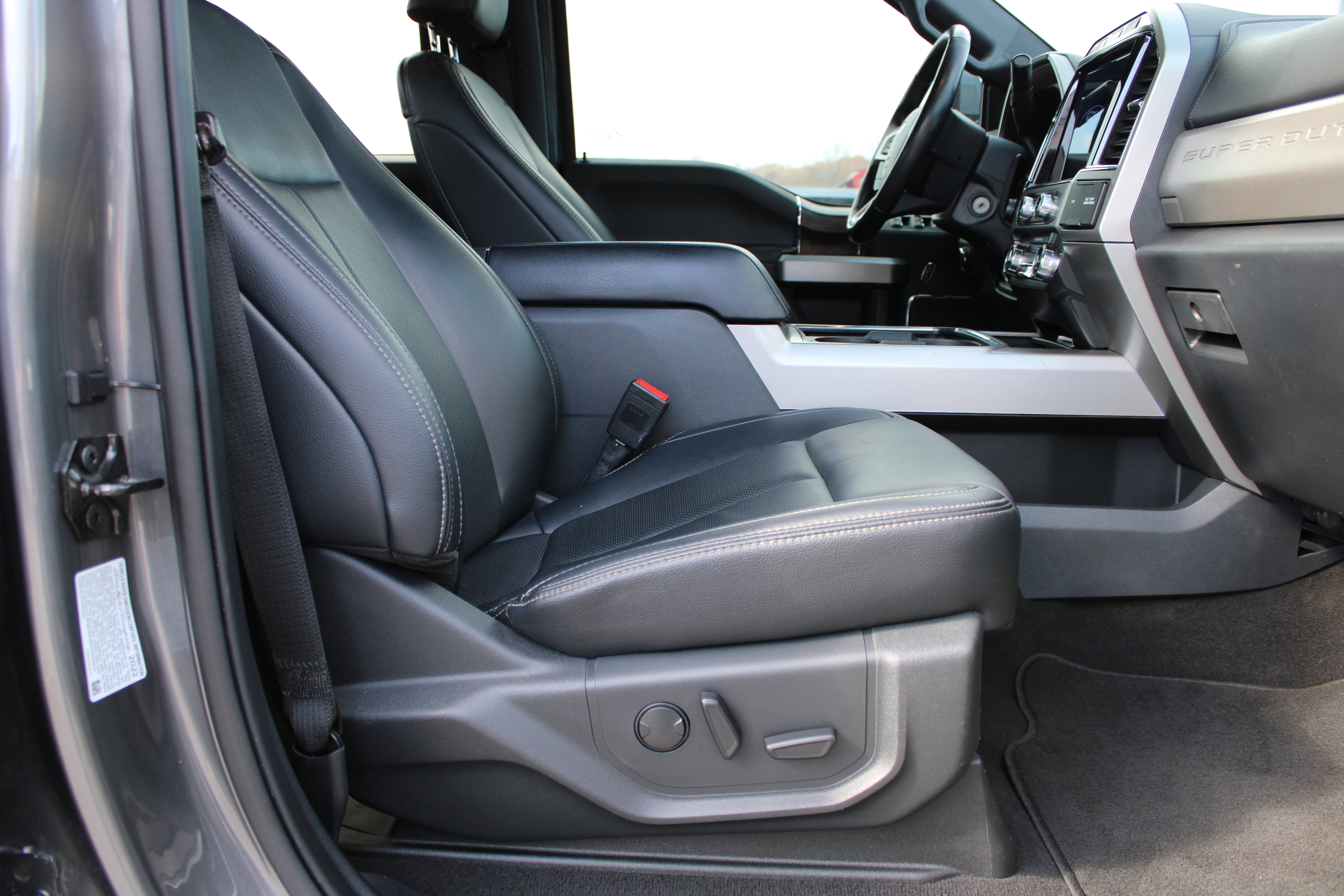 Used 2022 Ford F250 Lariat image 17