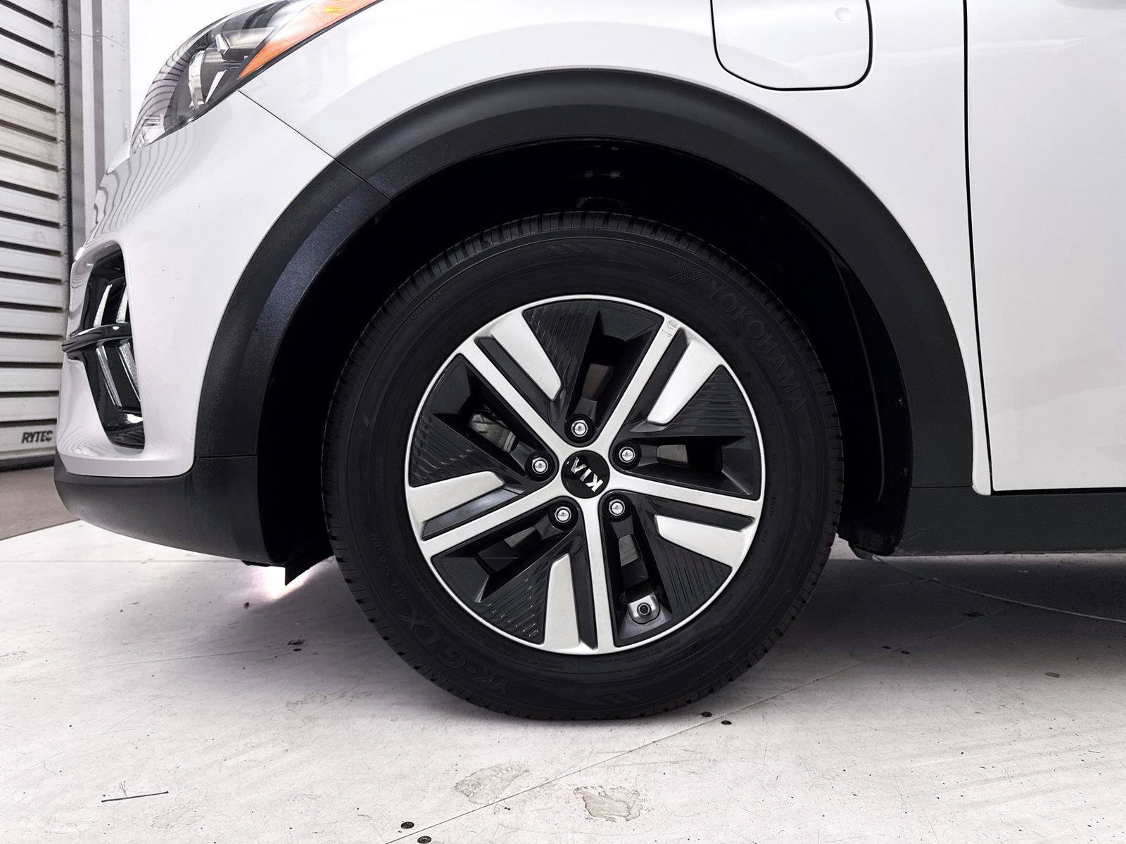 Used 2020 Kia Niro EX FWD image 12