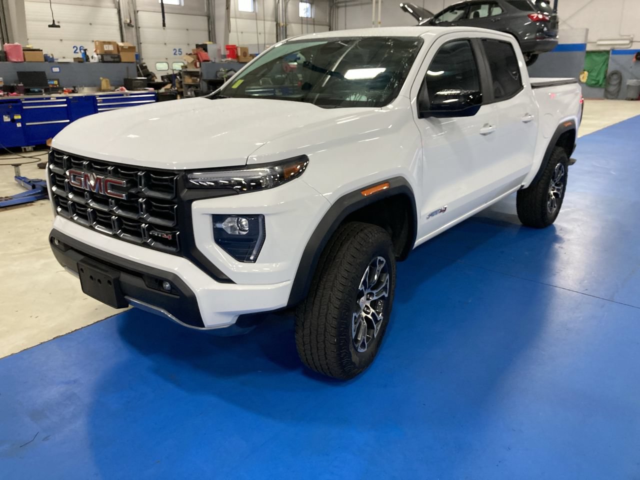 Used 2024 GMC Canyon AT4 w/ AT4 Premium Package AWD/4WD image 3