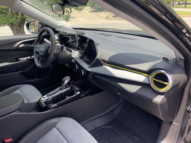 Used 2024 Chevrolet Trax LT image 28
