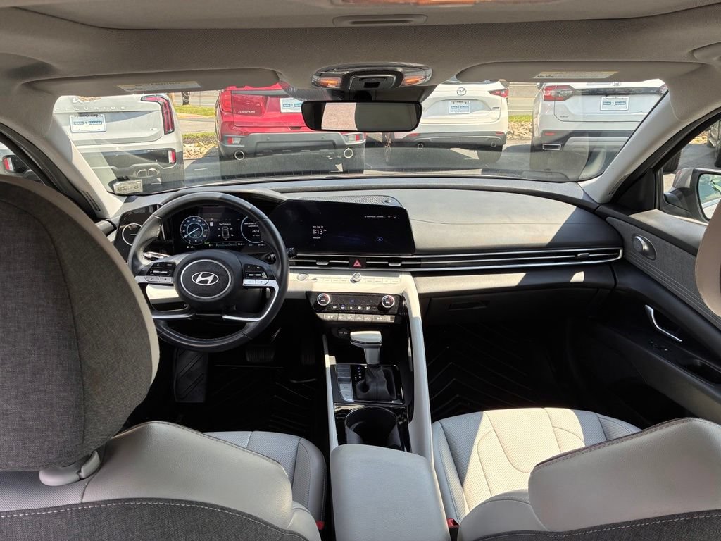 Certified 2024 Hyundai Elantra Limited FWD image 14
