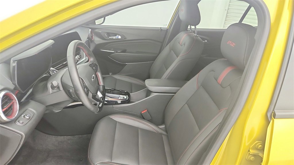 Certified 2024 Chevrolet Trax RS w/ Sunroof Package image 15