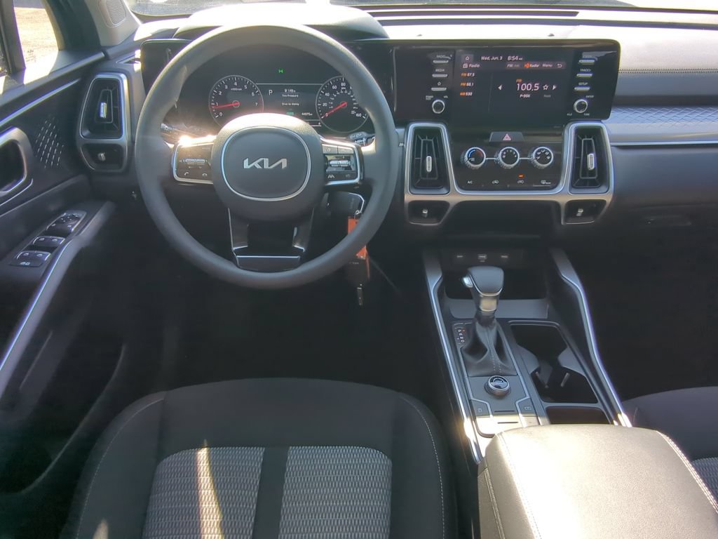 Used 2023 Kia Sorento LX FWD image 14