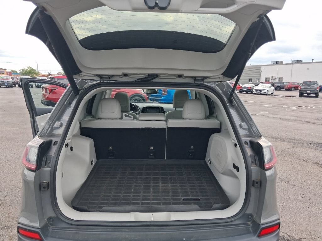 Used 2019 Jeep Cherokee Limited AWD/4WD image 25
