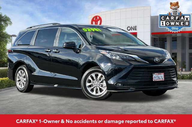 Certified 2026 Toyota Sienna XLE FWD image 2
