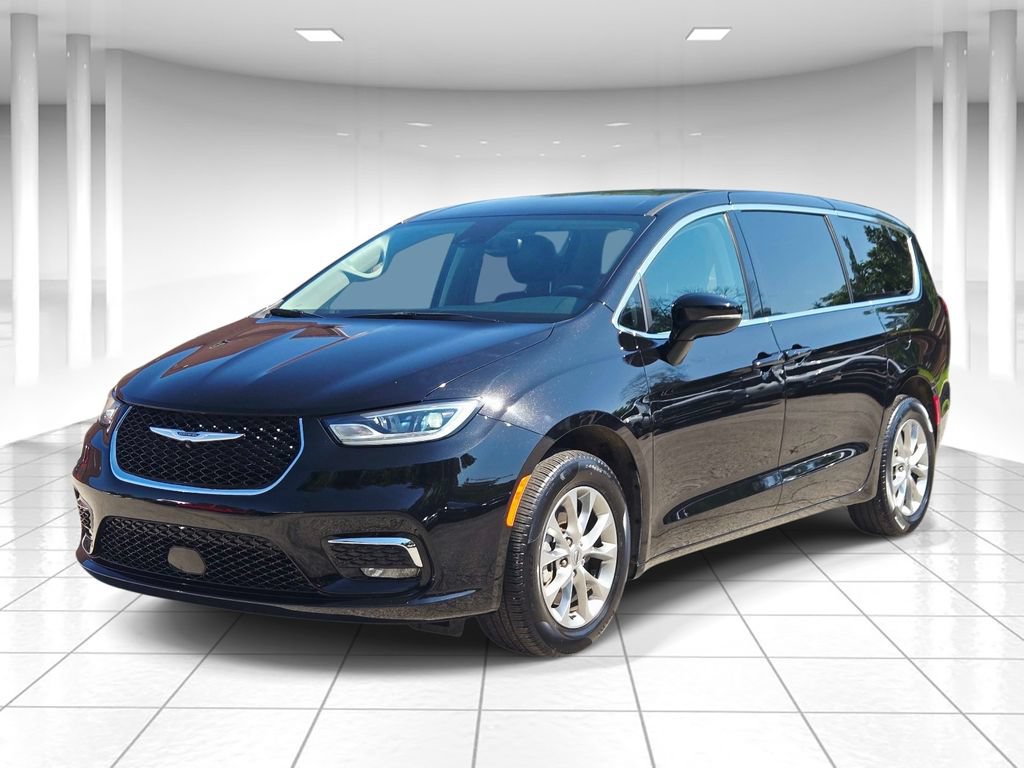 Certified 2024 Chrysler Pacifica Touring-L AWD/4WD image 7