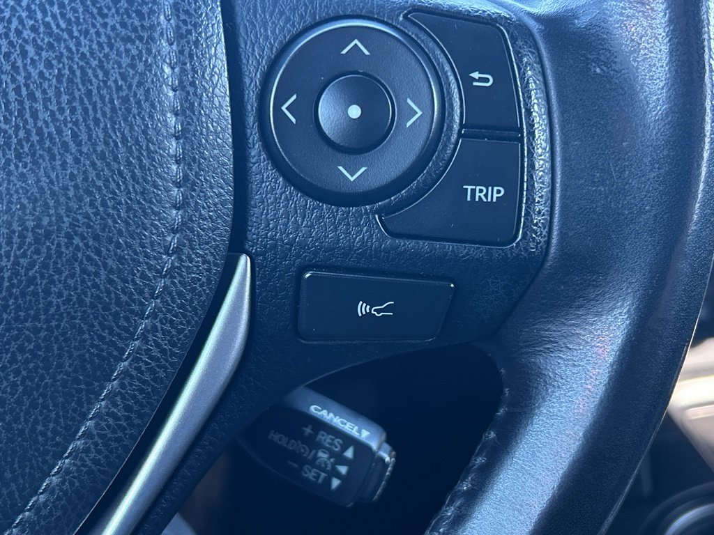 Used 2018 Toyota RAV4 SE image 12