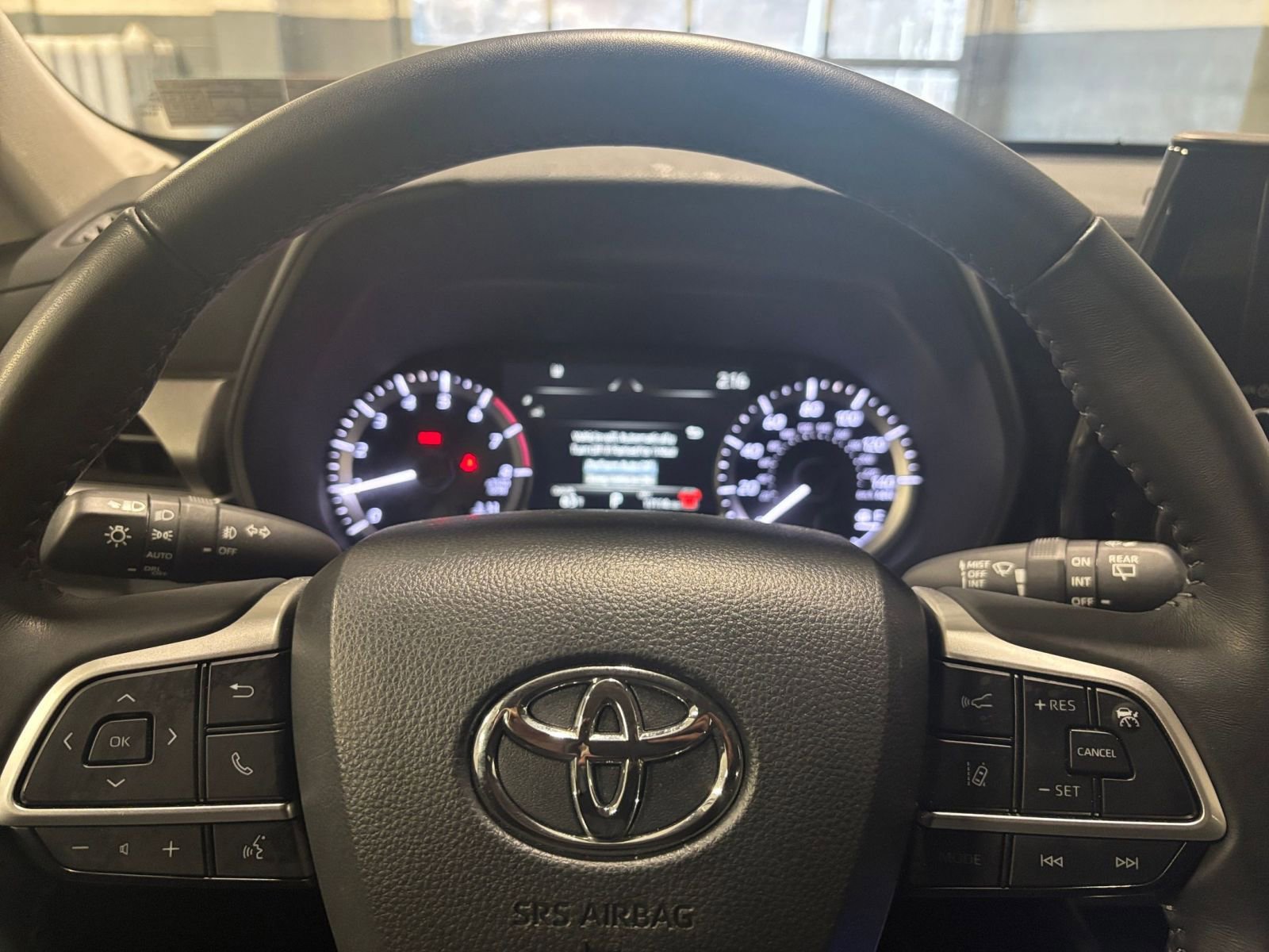 Used 2025 Toyota Highlander LE image 30