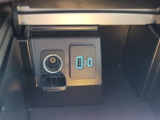 Used 2023 Ford Explorer 2WD image 22