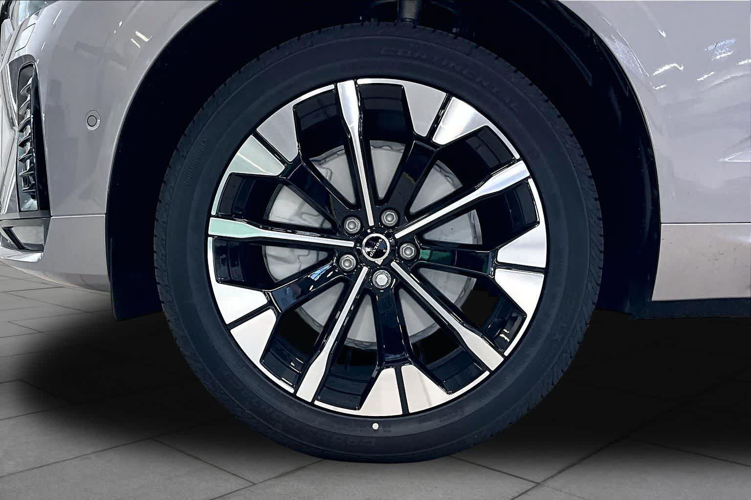 New 2026 Volvo XC60 B5 Plus w/ Protection Package Premier AWD/4WD image 16