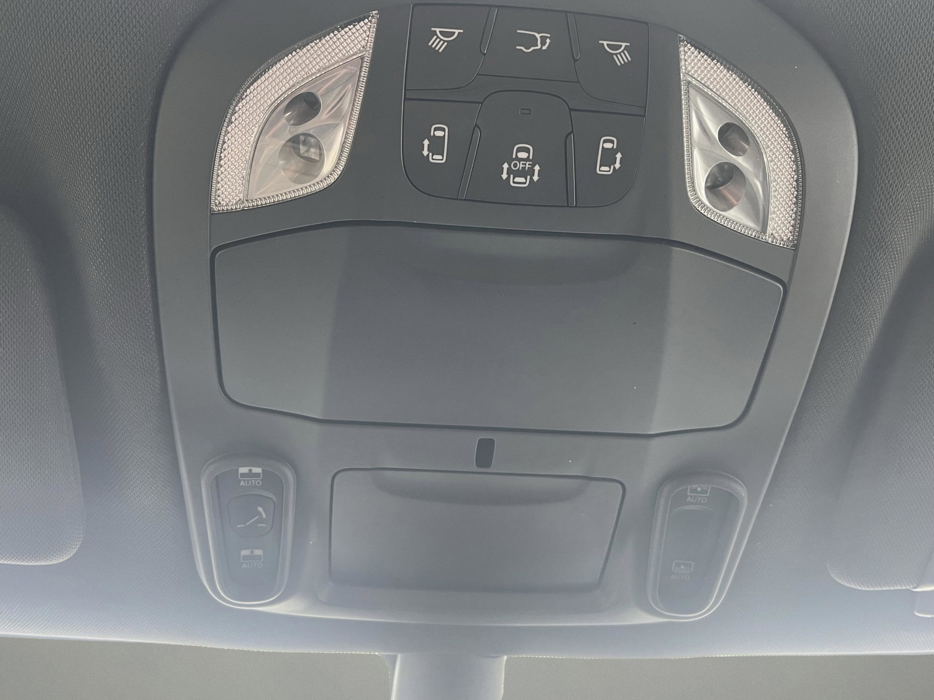 Used 2025 Chrysler Pacifica Limited image 22