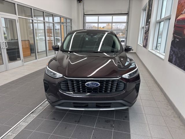 Used 2023 Ford Escape Active w/ Tech Pack #2 AWD/4WD image 2