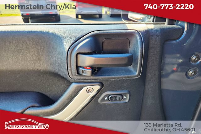 Used 2017 Jeep Wrangler Unlimited Rubicon w/ Cold Weather Group AWD/4WD image 9