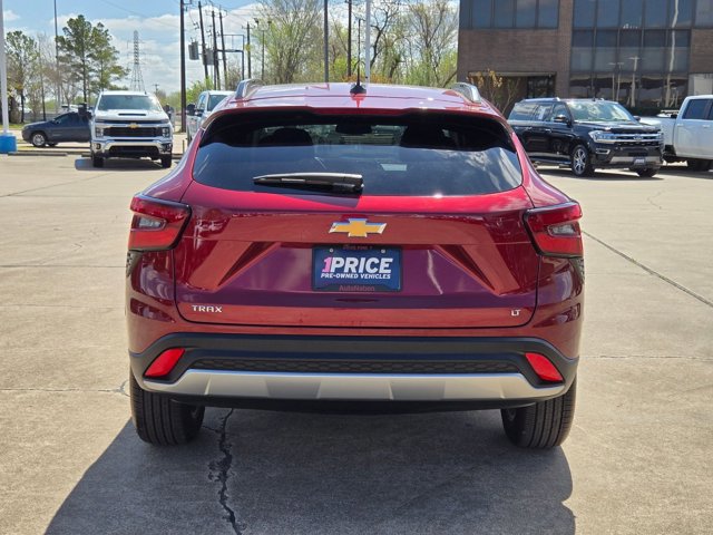 Used 2025 Chevrolet Trax LT w/ Driver Confidence Package image 7