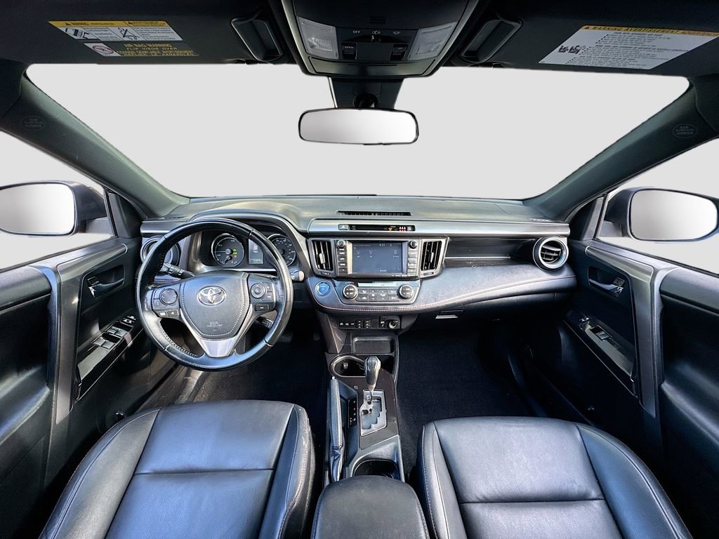Used 2017 Toyota RAV4 SE image 16