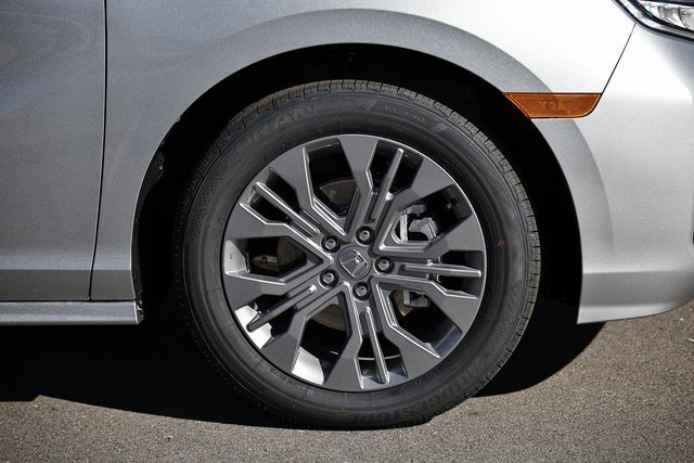 New 2026 Honda Odyssey Touring image 15