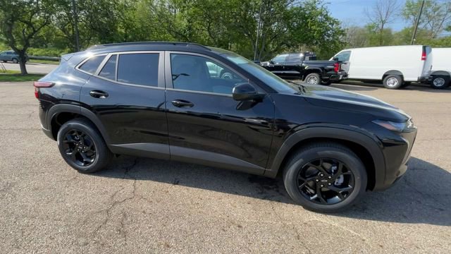 New 2026 Chevrolet Trax LT w/ Driver Confidence Package FWD image 3