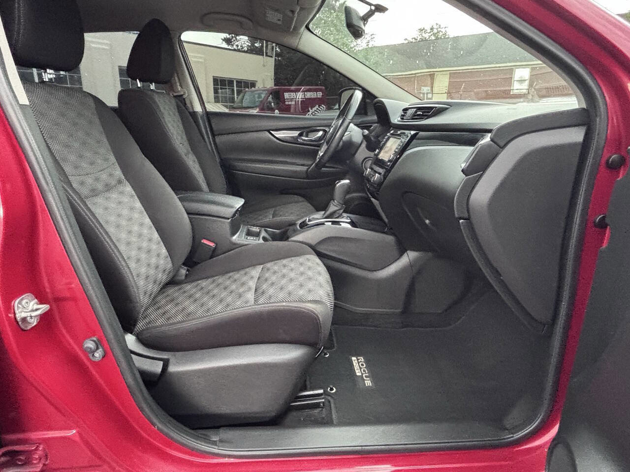 Used 2018 Nissan Rogue Sport SV w/ SV Technology Package image 13