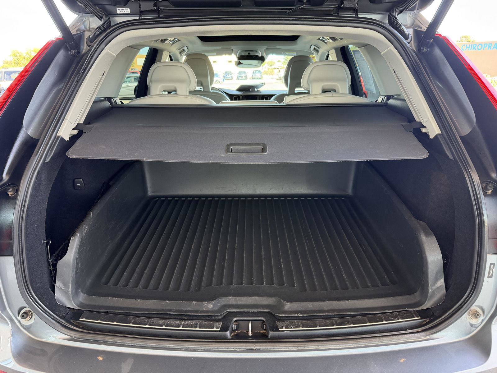 Used 2018 Volvo XC60 T6 Inscription w/ Luxury Seat Package image 25