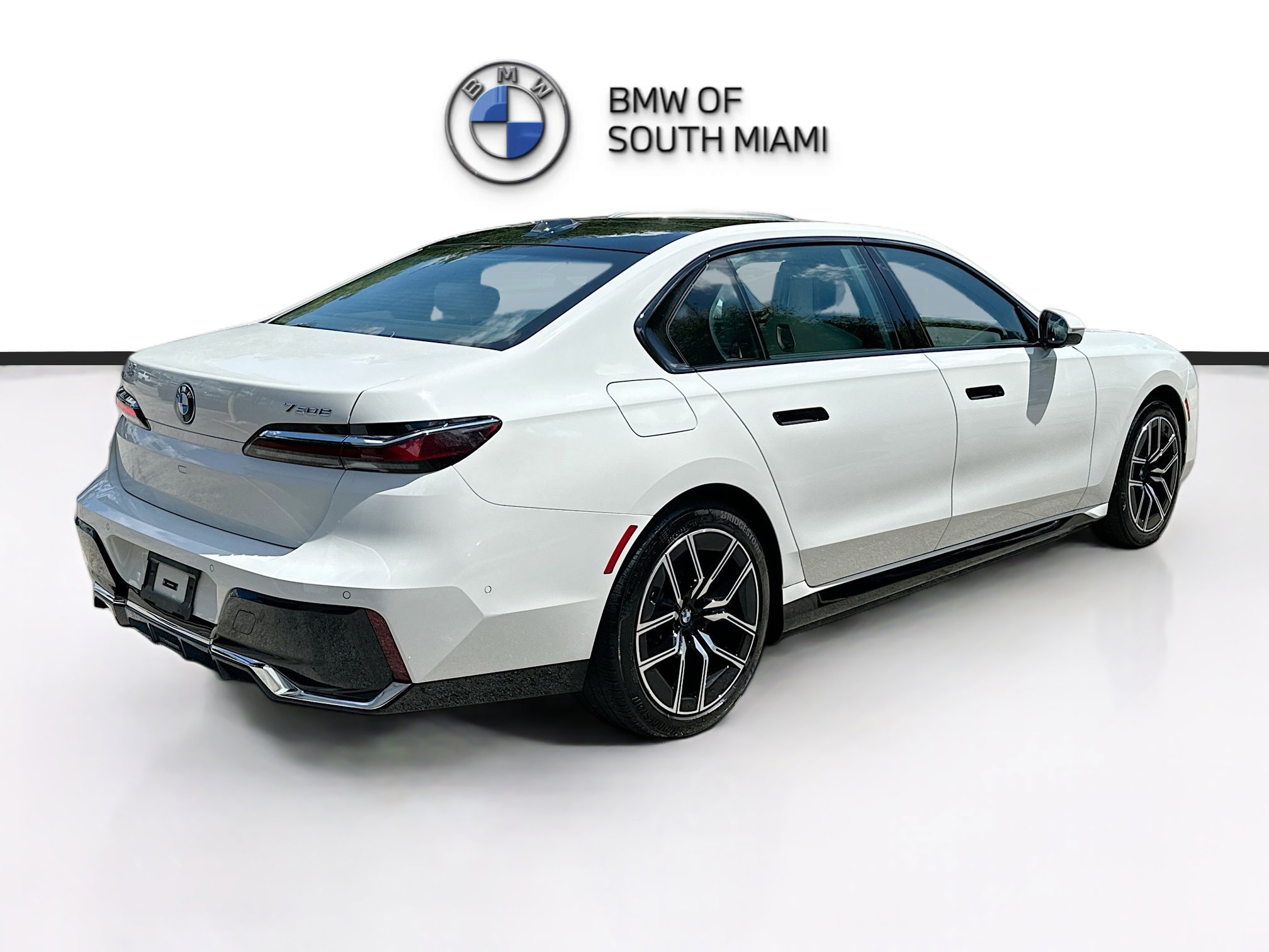 Used 2024 BMW 750e xDrive AWD/4WD image 7