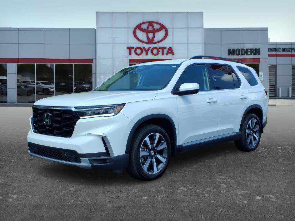 Used 2023 Honda Pilot Touring image 1