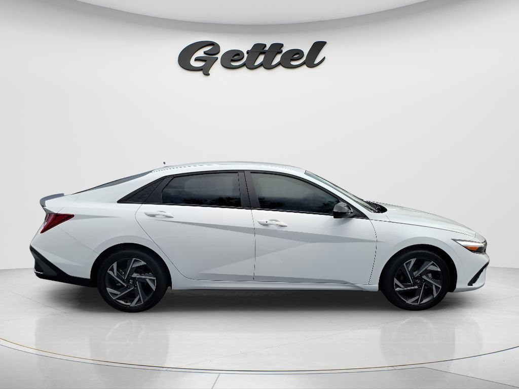Certified 2025 Hyundai Elantra SEL FWD image 4