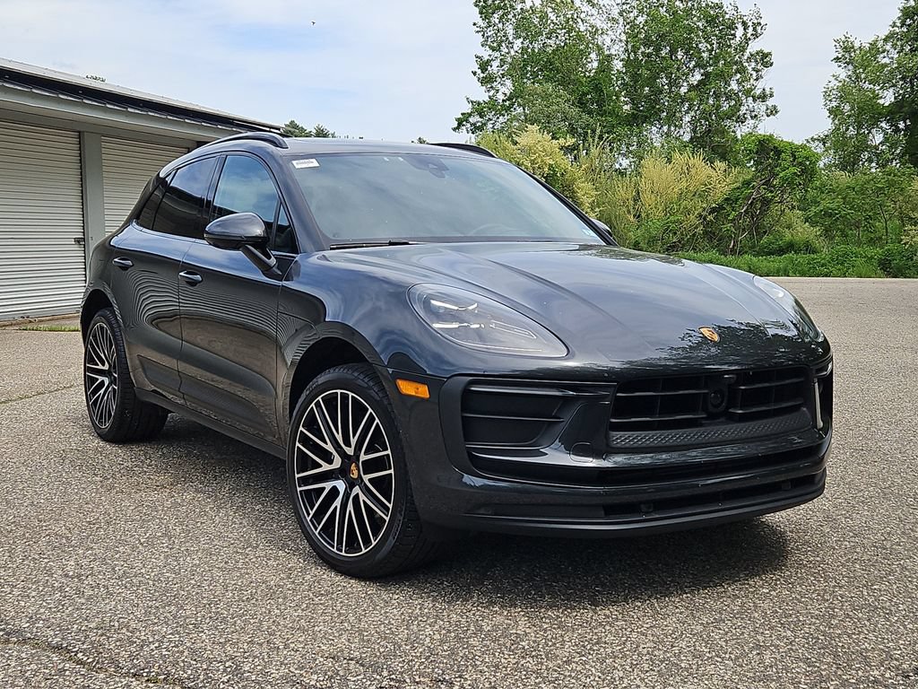 Certified 2026 Porsche Macan AWD/4WD image 9