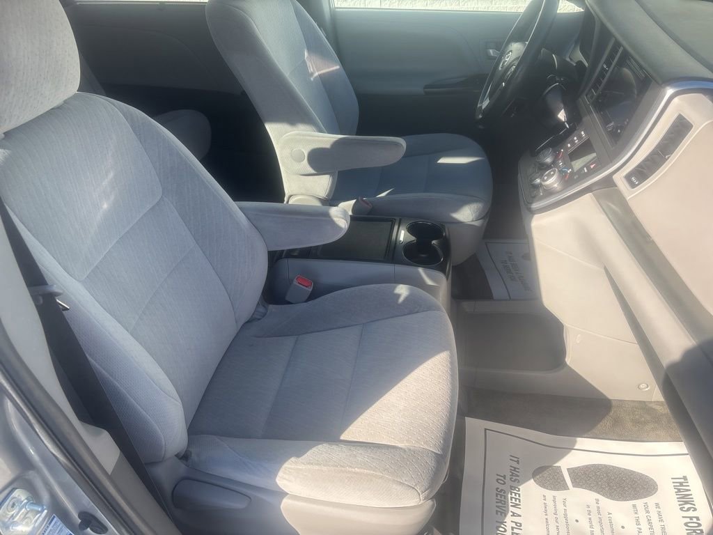 Used 2016 Toyota Sienna LE image 13