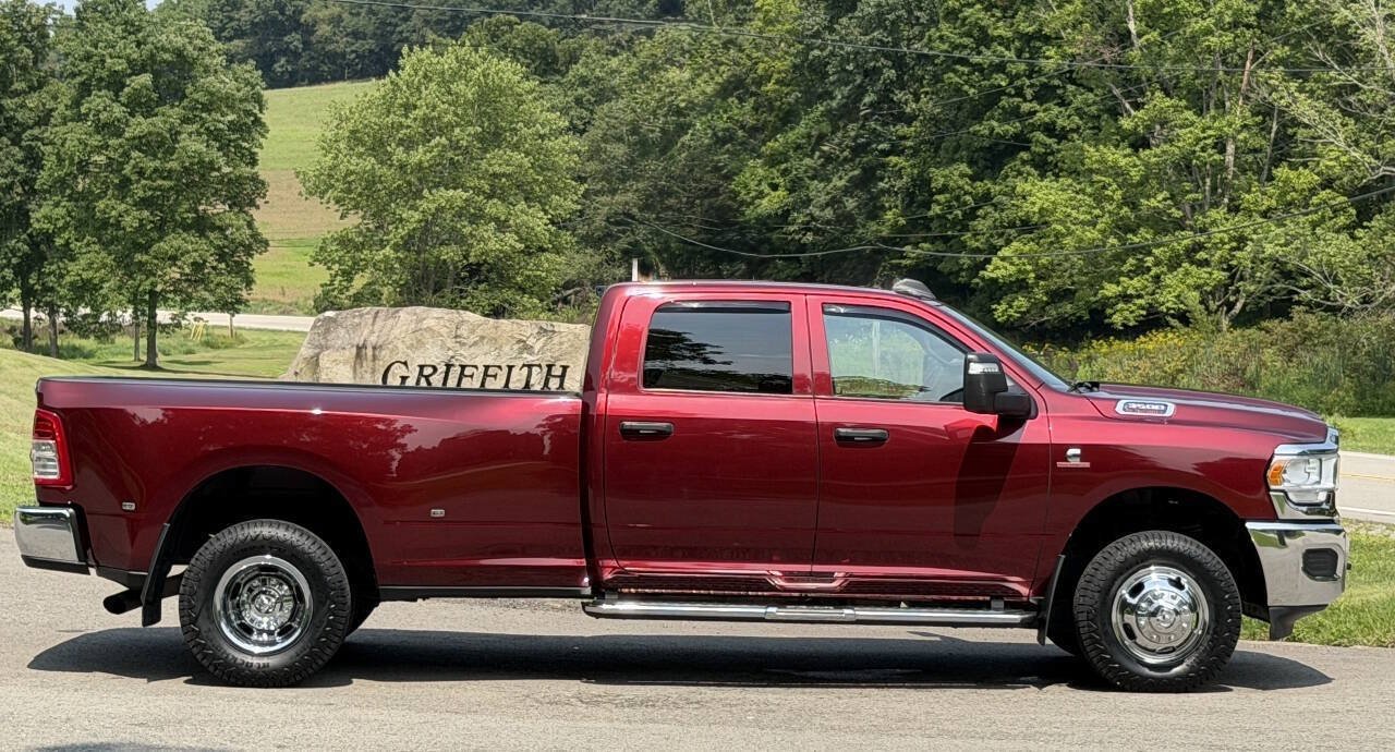 Used 2024 RAM 3500 Tradesman w/ Chrome Appearance Group AWD/4WD image 3
