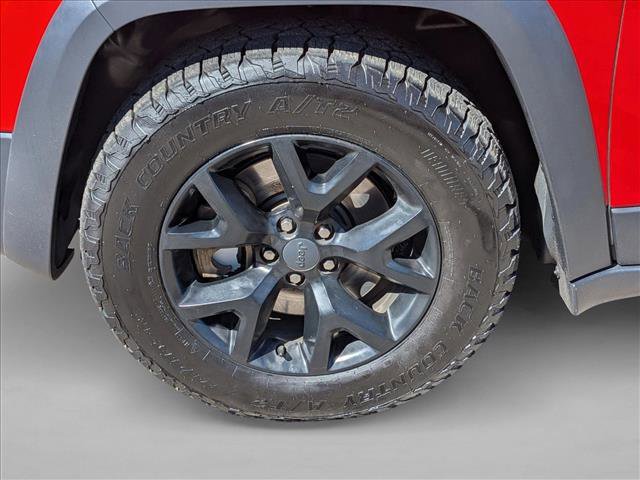 Used 2017 Jeep Cherokee Trailhawk w/ Cold Weather Group image 8