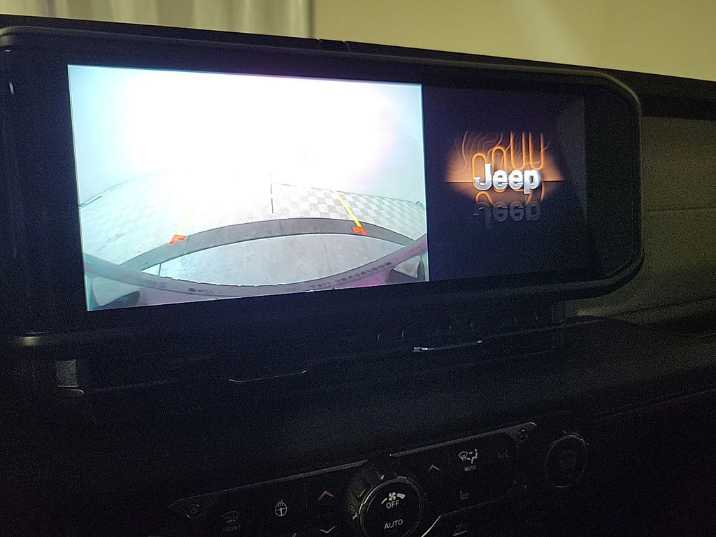 Used 2025 Jeep Wrangler Unlimited Sahara w/ Safety Group image 16