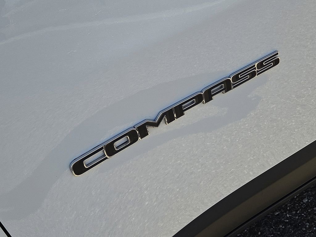 Used 2024 Jeep Compass Latitude image 11