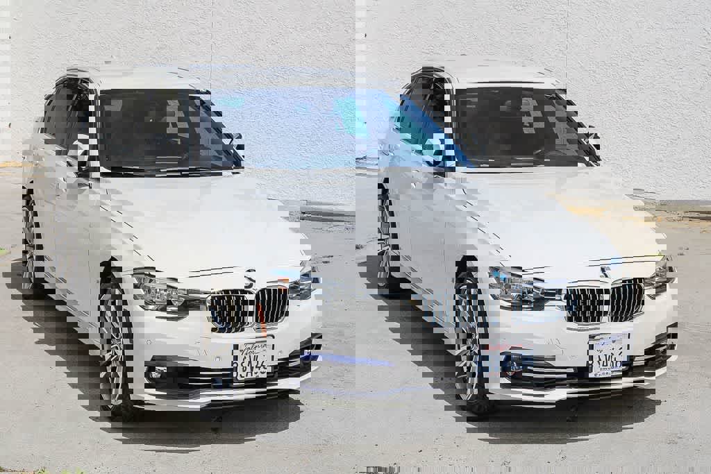 Used 2017 BMW 330e image 3