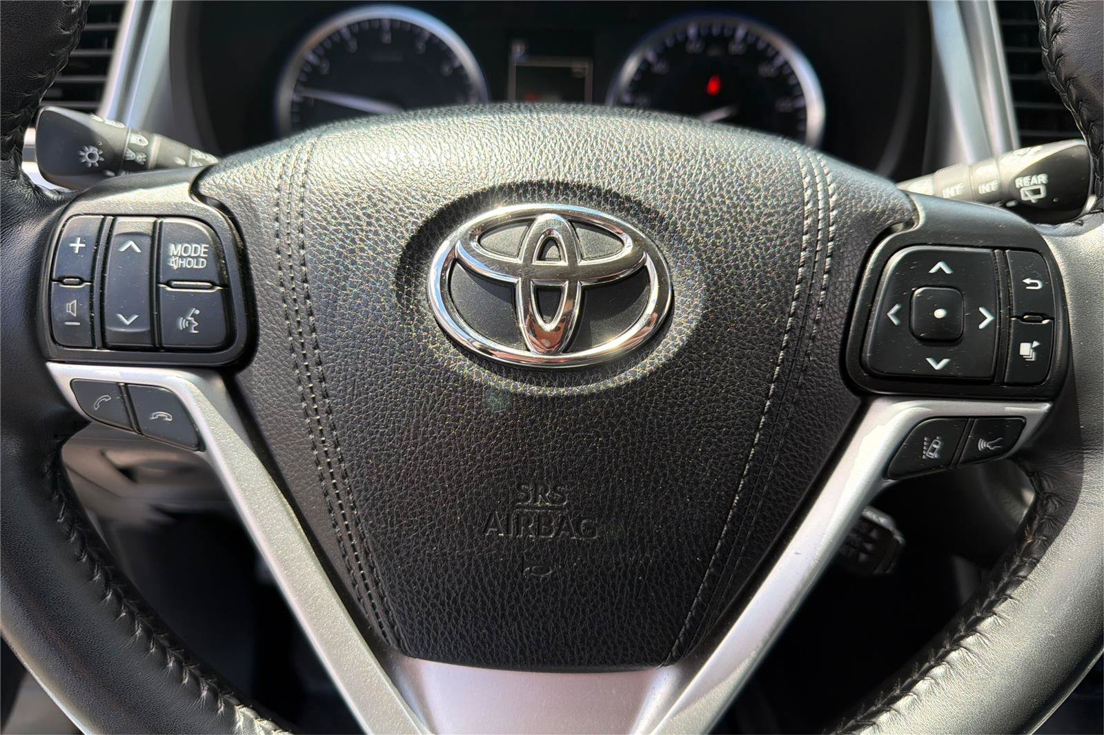 Used 2019 Toyota Highlander SE AWD/4WD image 16