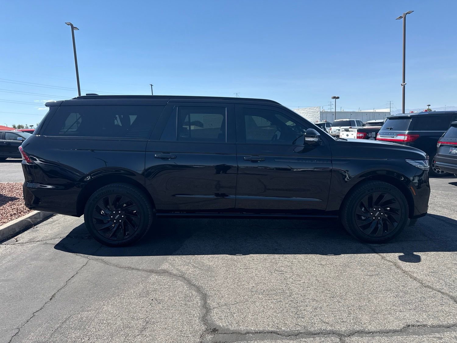 Used 2026 Lincoln Navigator L Reserve w/ Jet Appearance Package AWD/4WD image 4