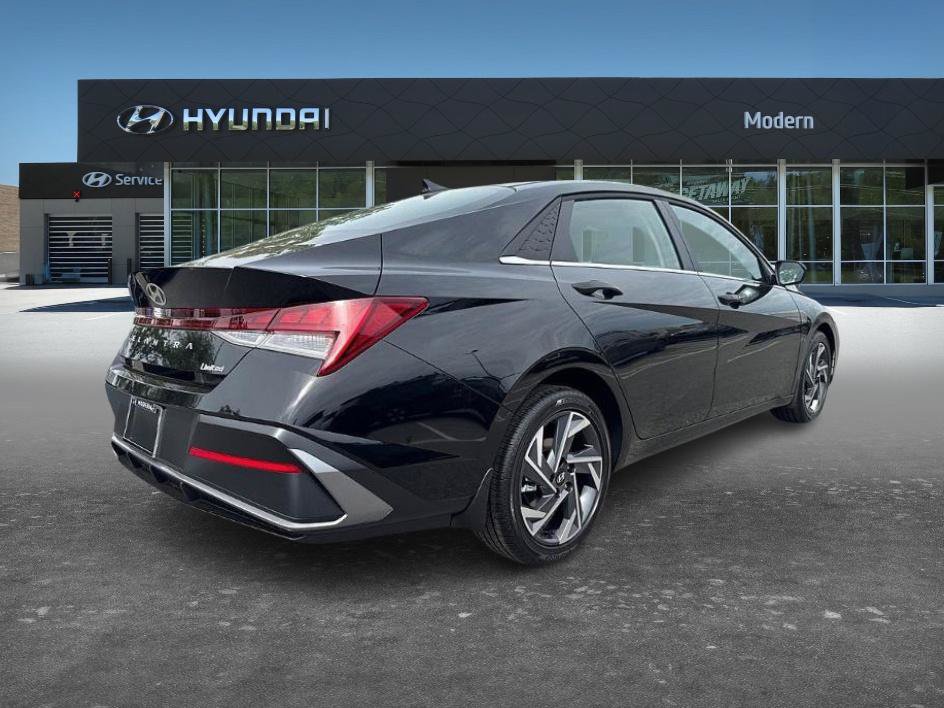 New 2026 Hyundai Elantra Limited FWD image 3