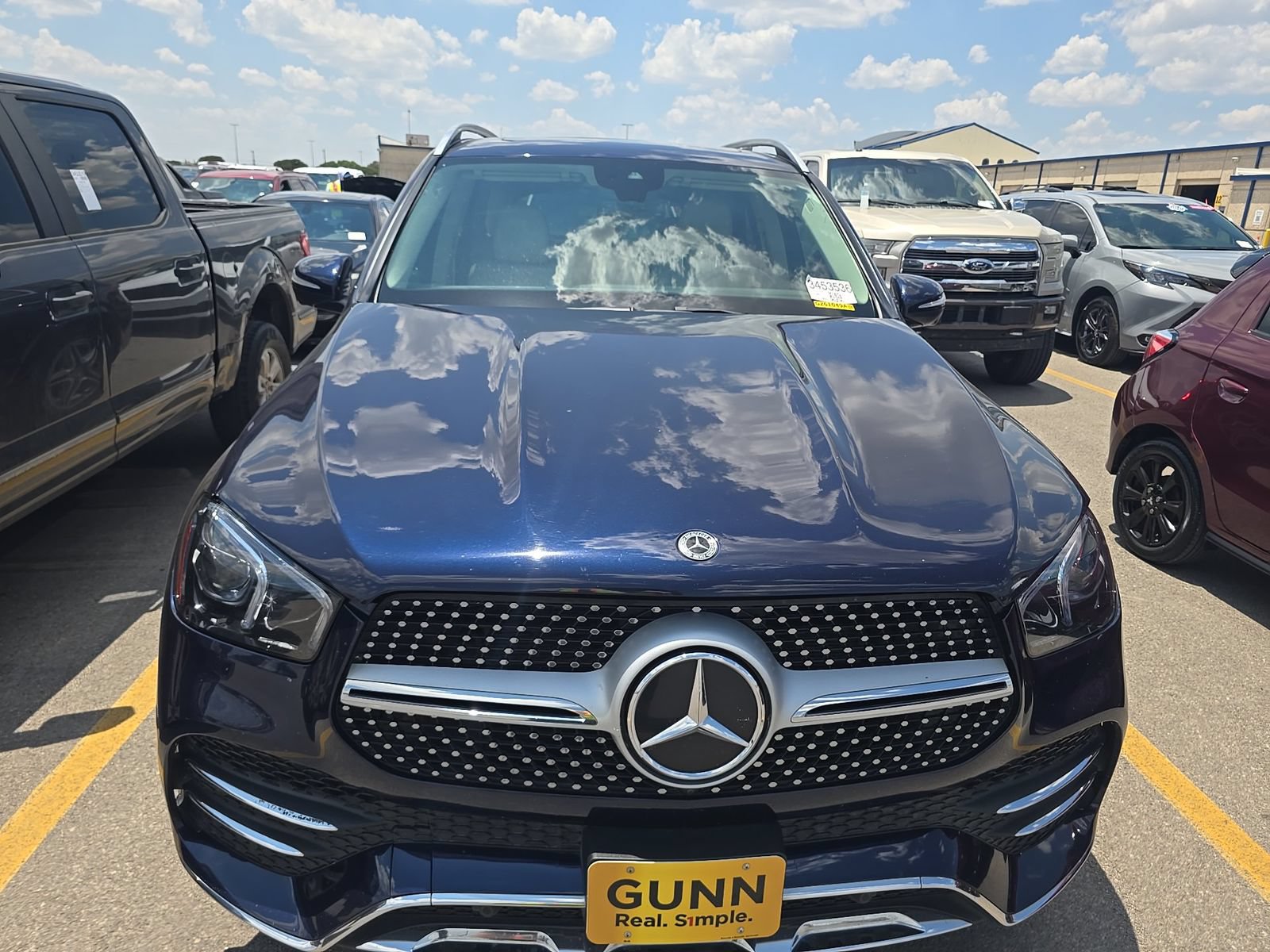 Used 2022 Mercedes-Benz GLE 350 w/ AMG Line Exterior image 2