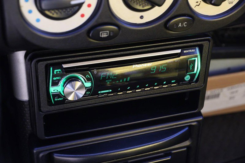 Used 2000 Toyota MR2 image 16