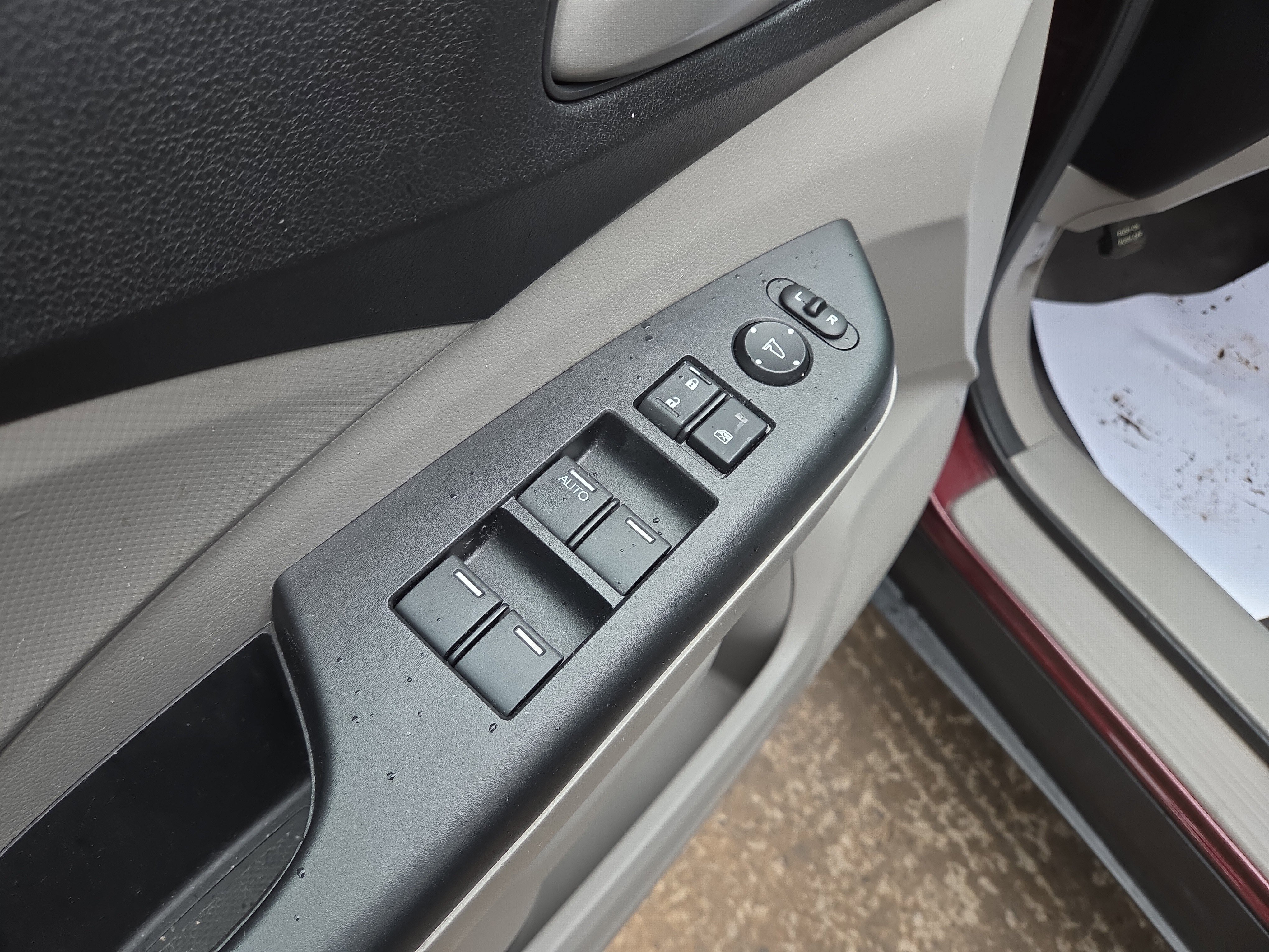 Used 2013 Honda CR-V LX image 15