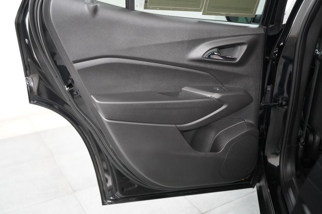 Used 2025 Chevrolet Trax LS FWD image 23