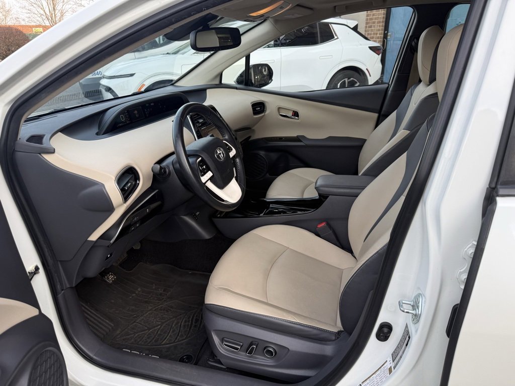 Used 2017 Toyota Prius Four image 12