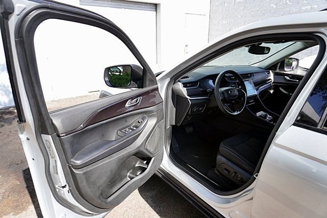 Used 2023 Jeep Grand Cherokee L Laredo RWD image 36