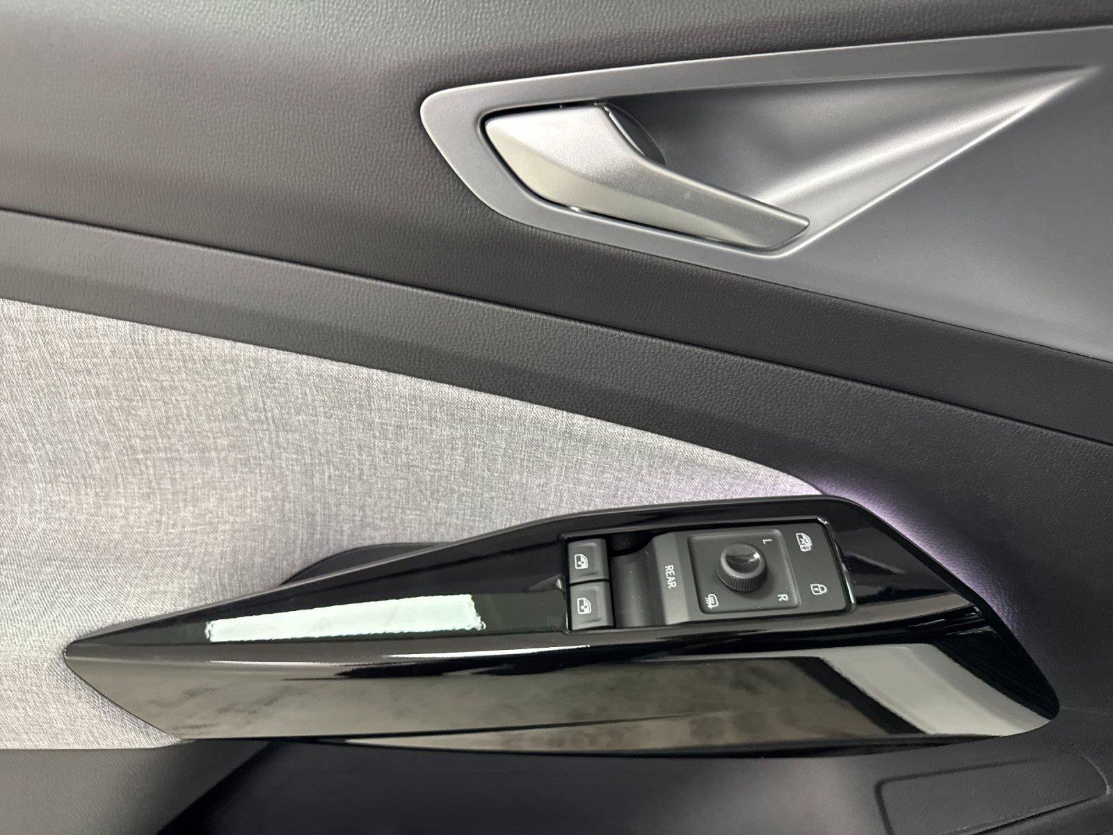 New 2026 Volkswagen ID.4 Pro RWD image 10