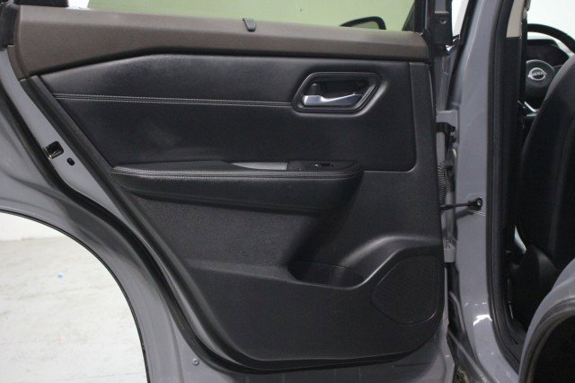 Used 2023 Nissan Rogue SV w/ SV Premium B Package image 30