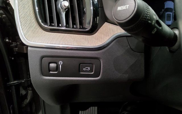 Used 2022 Volvo XC60 B5 Inscription w/ Advanced Package image 30