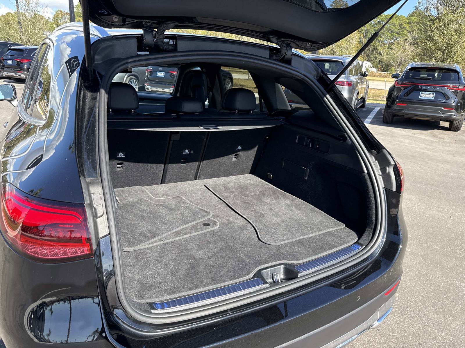 Used 2025 Mercedes-Benz GLC 300 image 12