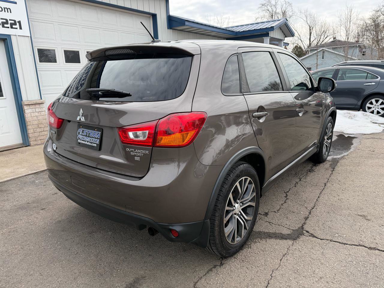Used 2016 Mitsubishi Outlander Sport ES image 3