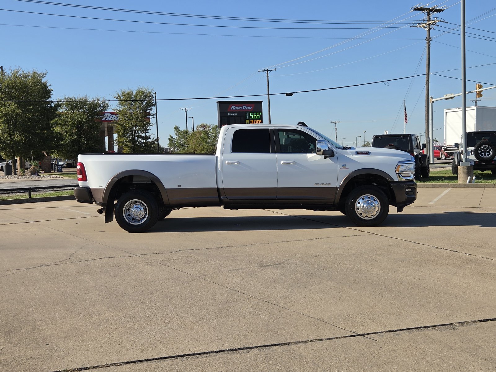 Used 2024 RAM 3500 Limited w/ Towing Technology Group AWD/4WD image 7